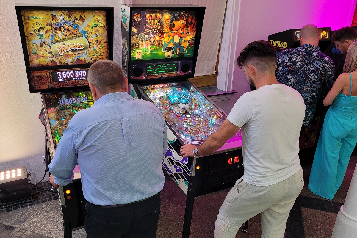 imprezy w stylu lat 80 i 90