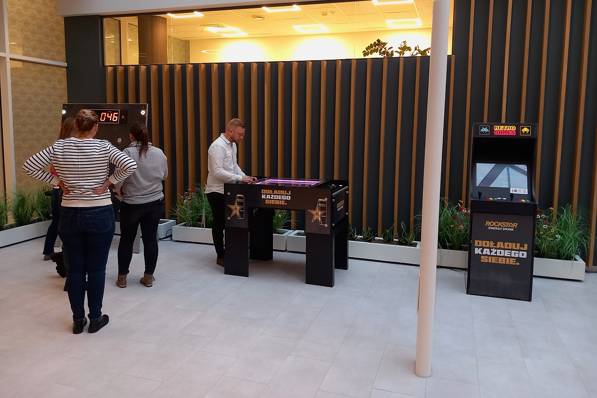 Wynajem atrakcji i automatów retro konsoli